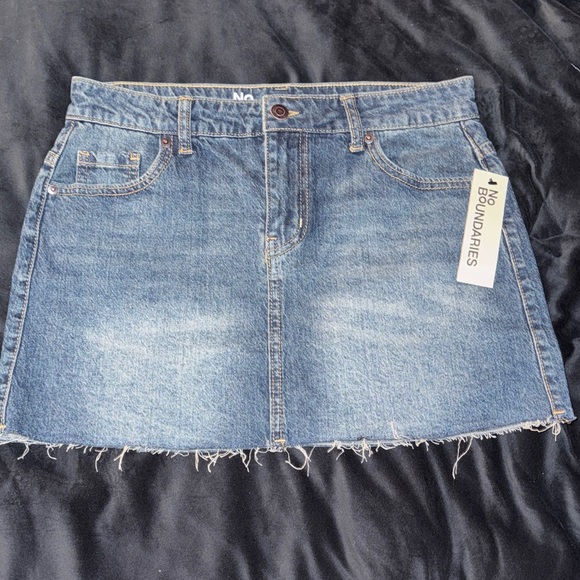 No Boundaries Dresses & Skirts - No Boundaries Frayed Hem Denim Mini Skirt Women’s Junior Size XS X Small Fall